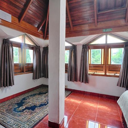Pele Guesthouse Bandung Buitenkant foto