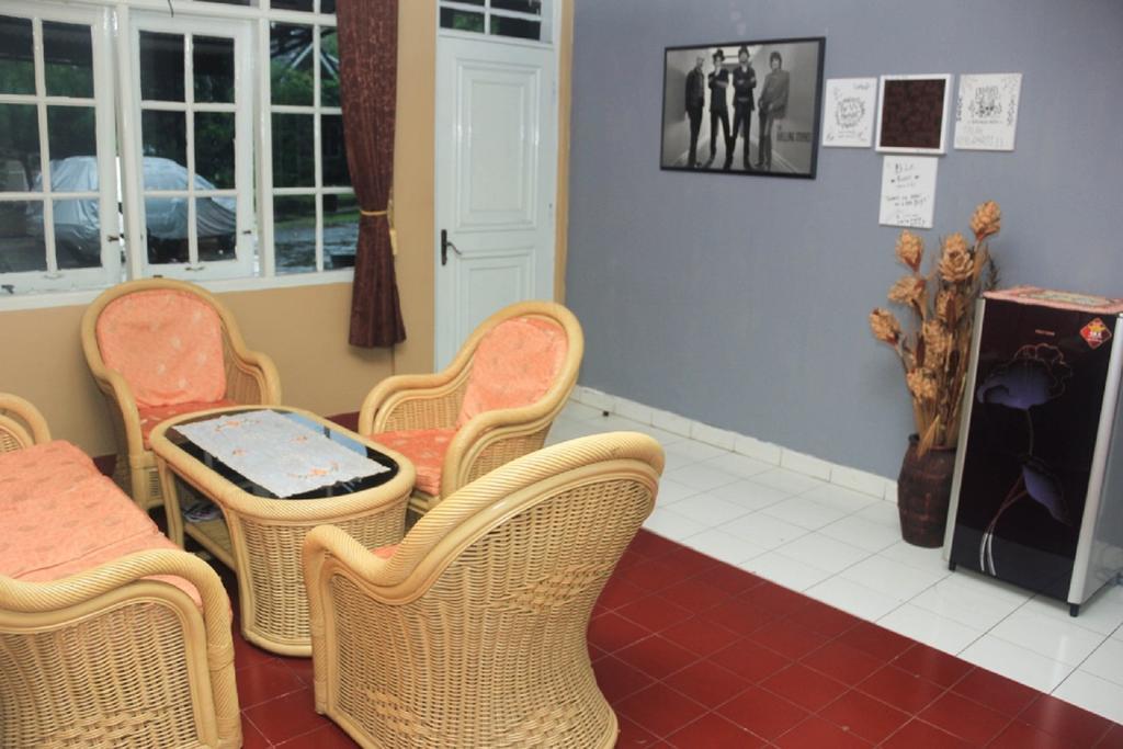 Pele Guesthouse Bandung Buitenkant foto
