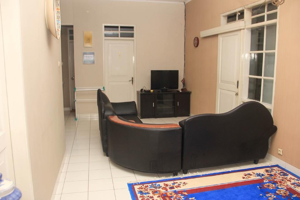 Pele Guesthouse Bandung Buitenkant foto