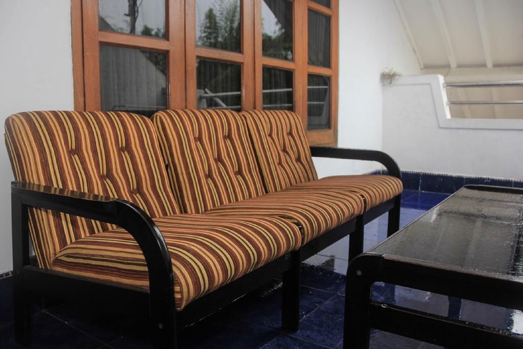 Pele Guesthouse Bandung Buitenkant foto
