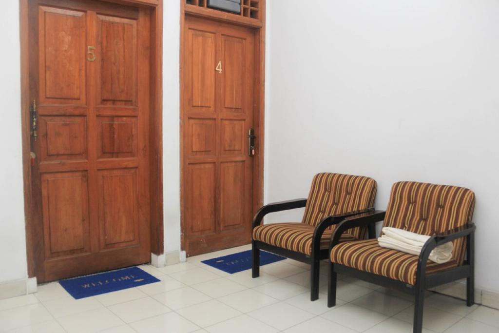 Pele Guesthouse Bandung Buitenkant foto