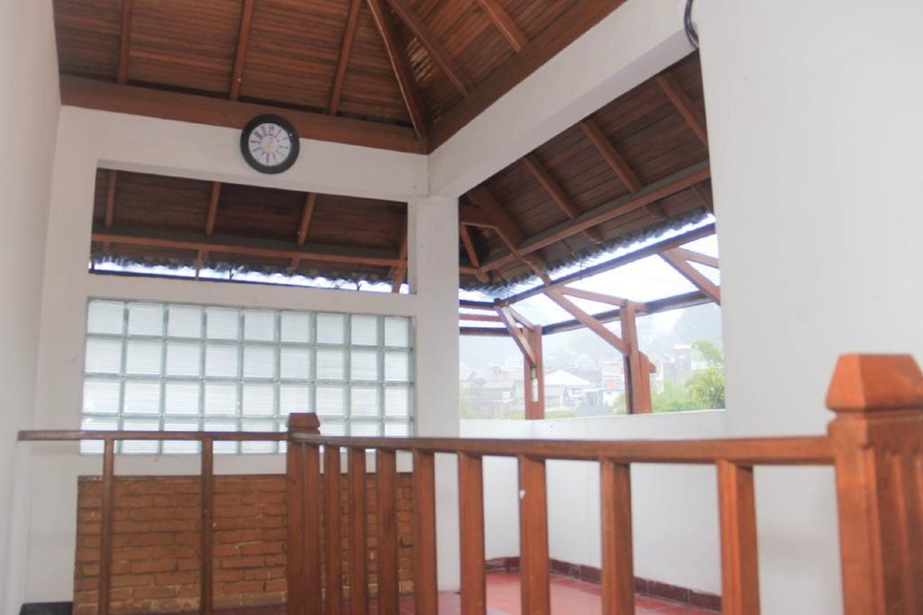 Pele Guesthouse Bandung Buitenkant foto