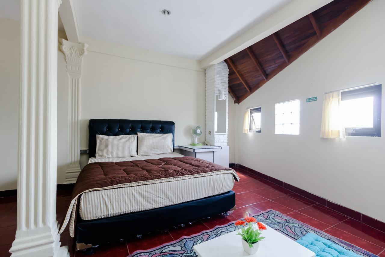 Pele Guesthouse Bandung Buitenkant foto