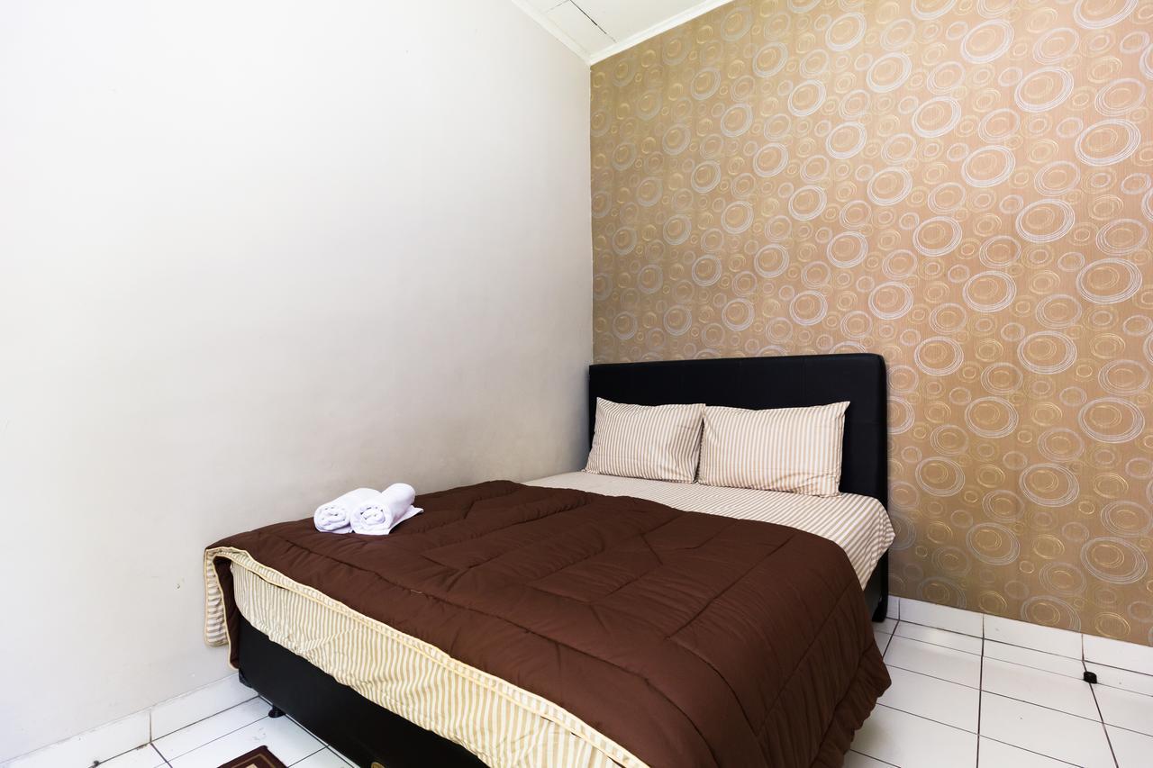 Pele Guesthouse Bandung Buitenkant foto