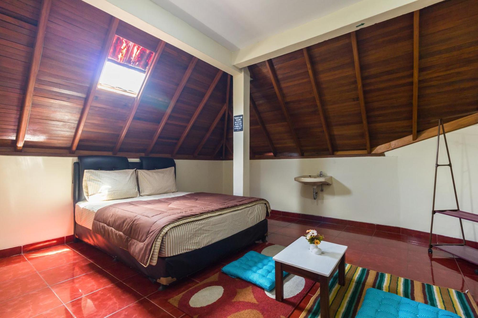 Pele Guesthouse Bandung Buitenkant foto