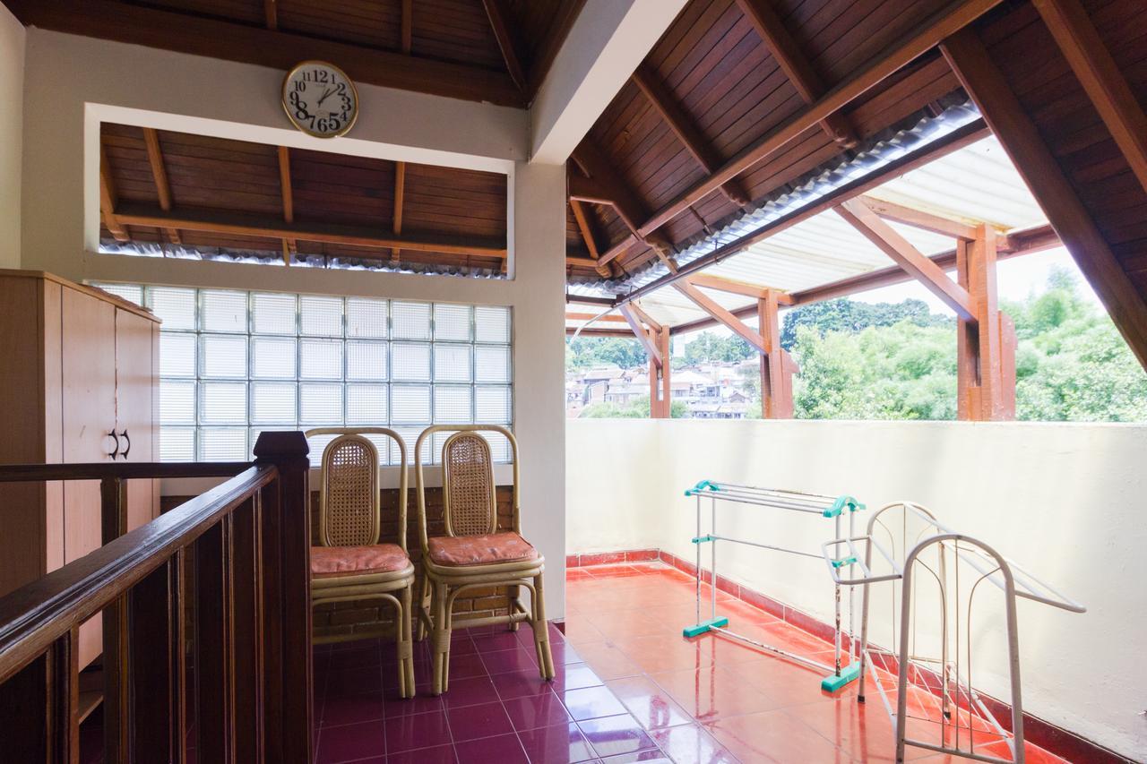 Pele Guesthouse Bandung Buitenkant foto