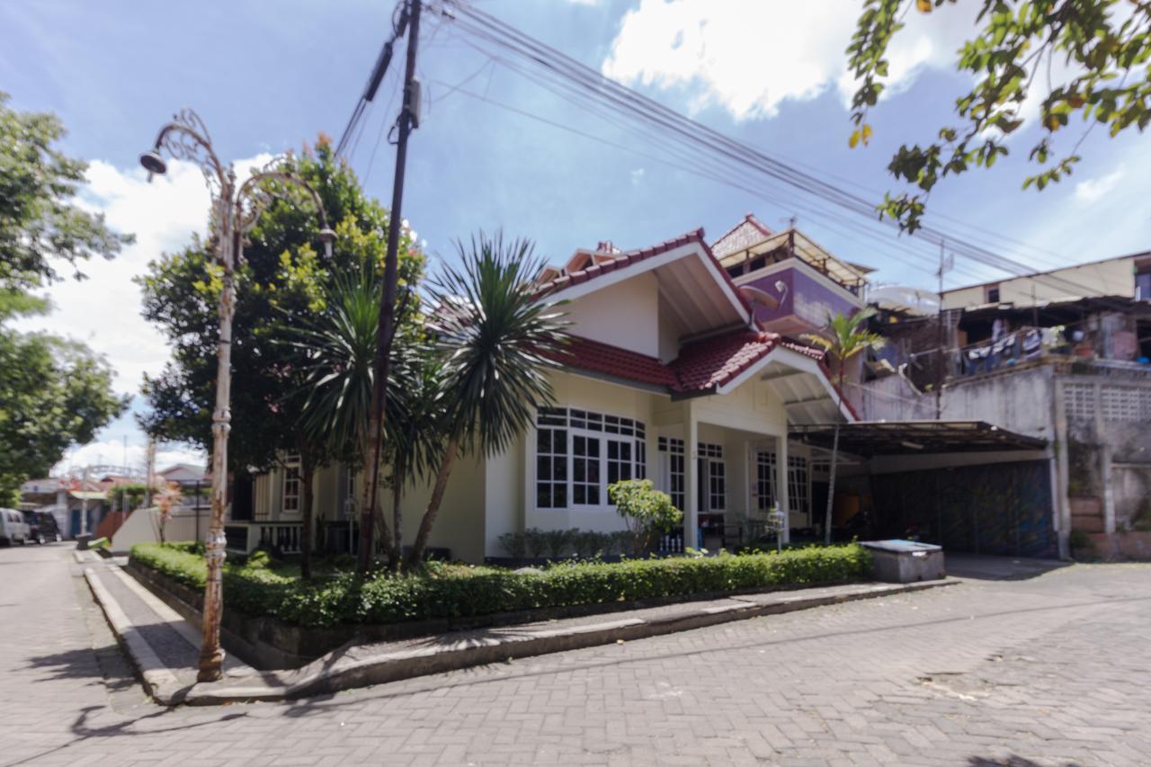 Pele Guesthouse Bandung Buitenkant foto