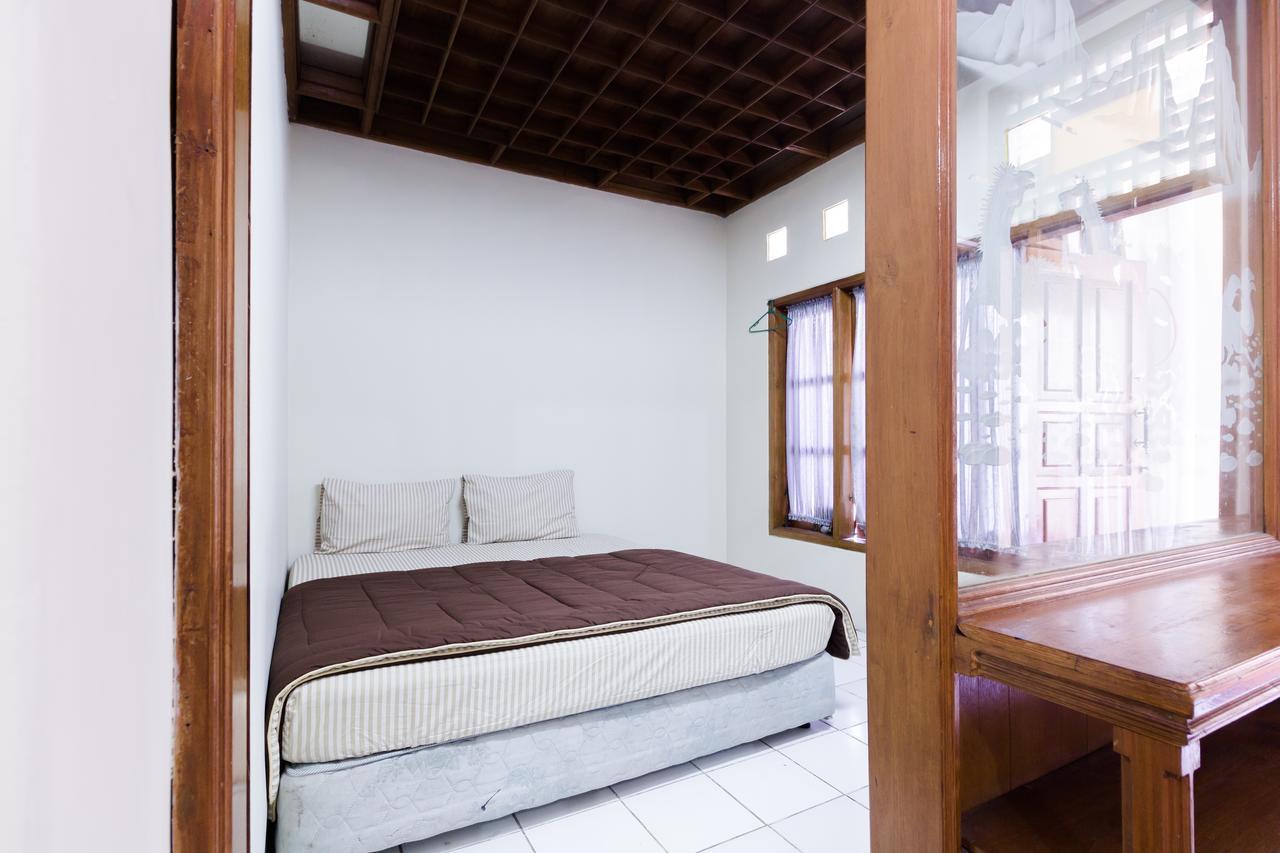 Pele Guesthouse Bandung Buitenkant foto
