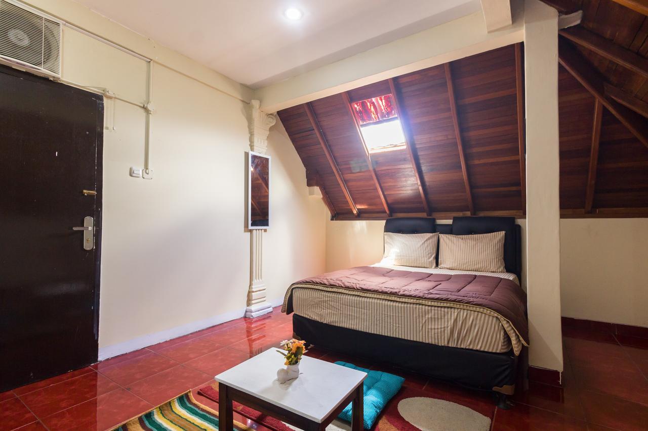 Pele Guesthouse Bandung Buitenkant foto