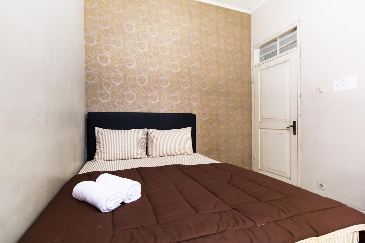 Pele Guesthouse Bandung Buitenkant foto