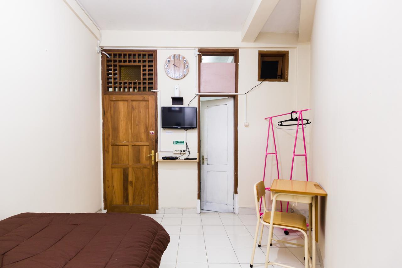 Pele Guesthouse Bandung Buitenkant foto