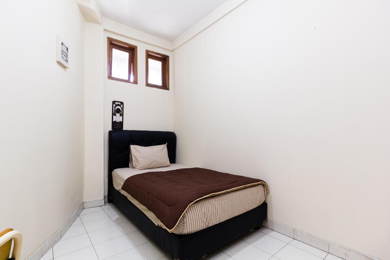 Pele Guesthouse Bandung Buitenkant foto